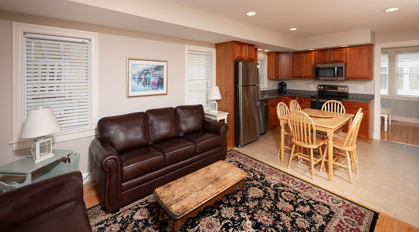 CARRIAGE HOUSE — photo 7