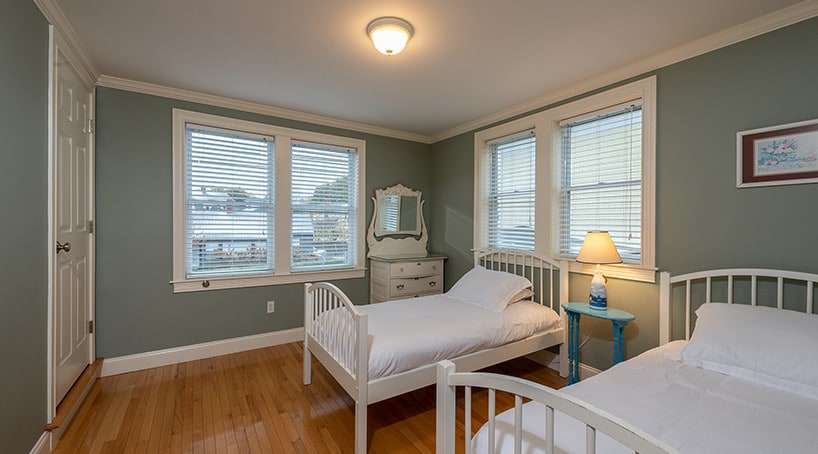 Single bed in Carriage House in York Maine