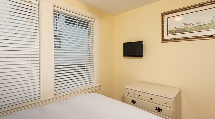 Vacation House Rentals - Comfortable Bedroom